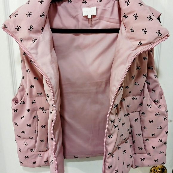 Entro Pink and Black Bow Print Top Like New - Picture 5 of 9